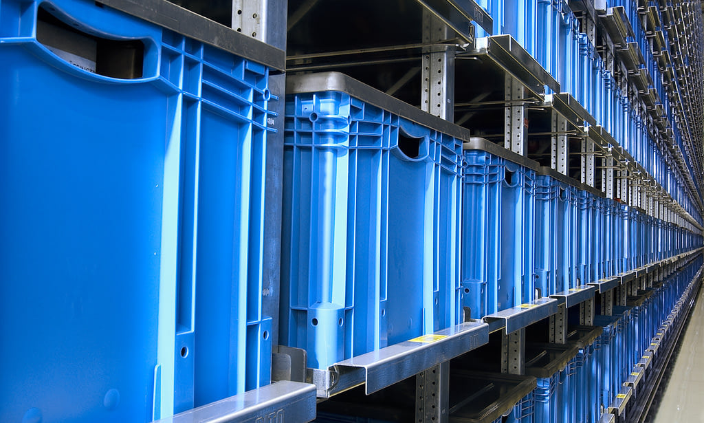 Eurostapelbehälter XL
mit anscharniertem zweiteiligem Klappdeckel in blau