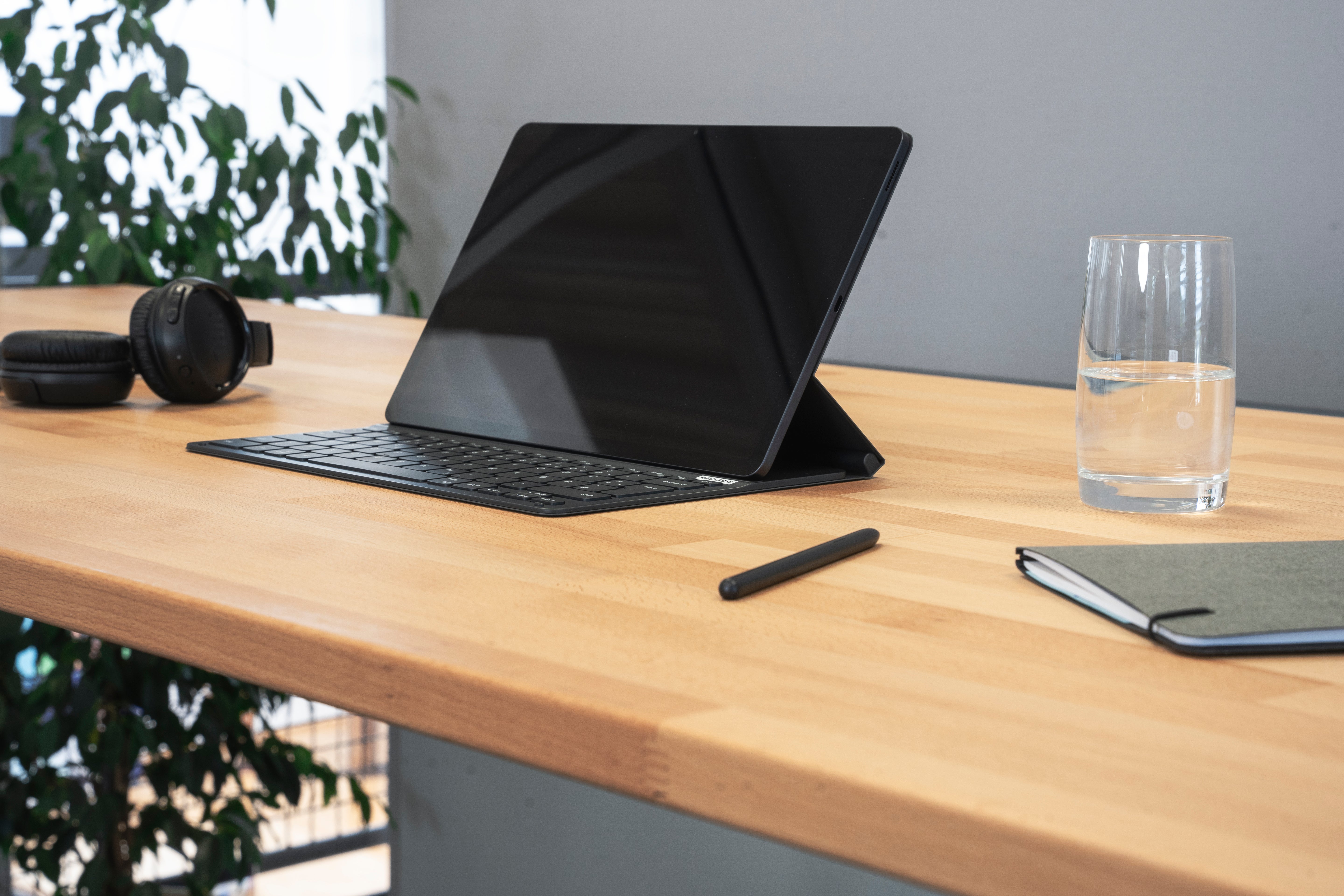 Schreibtisch adlatus 100, B2000xT800xH650-1300mm, tiefschwarz DETAIL