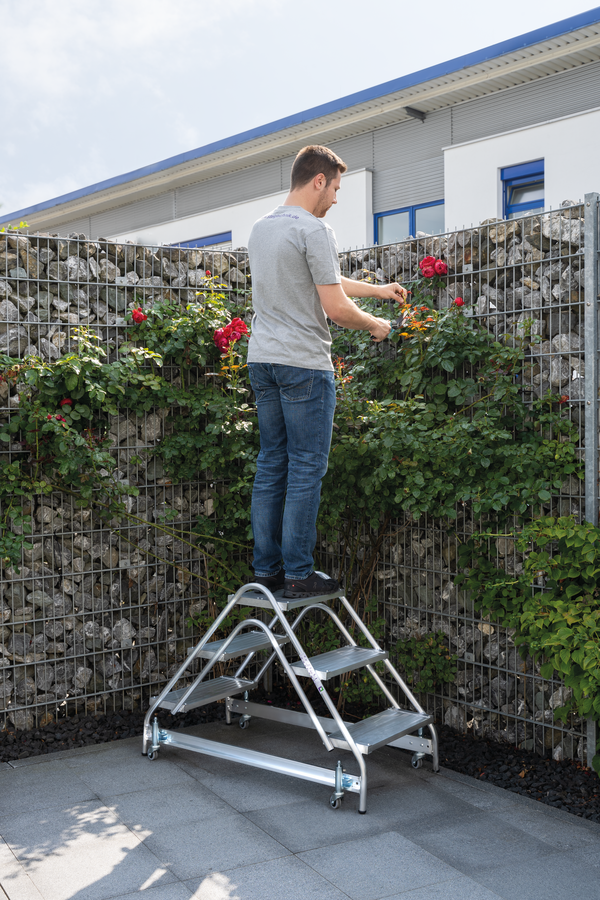 Arbeitspodest beidseitig begehbar Aluminium geriffelt