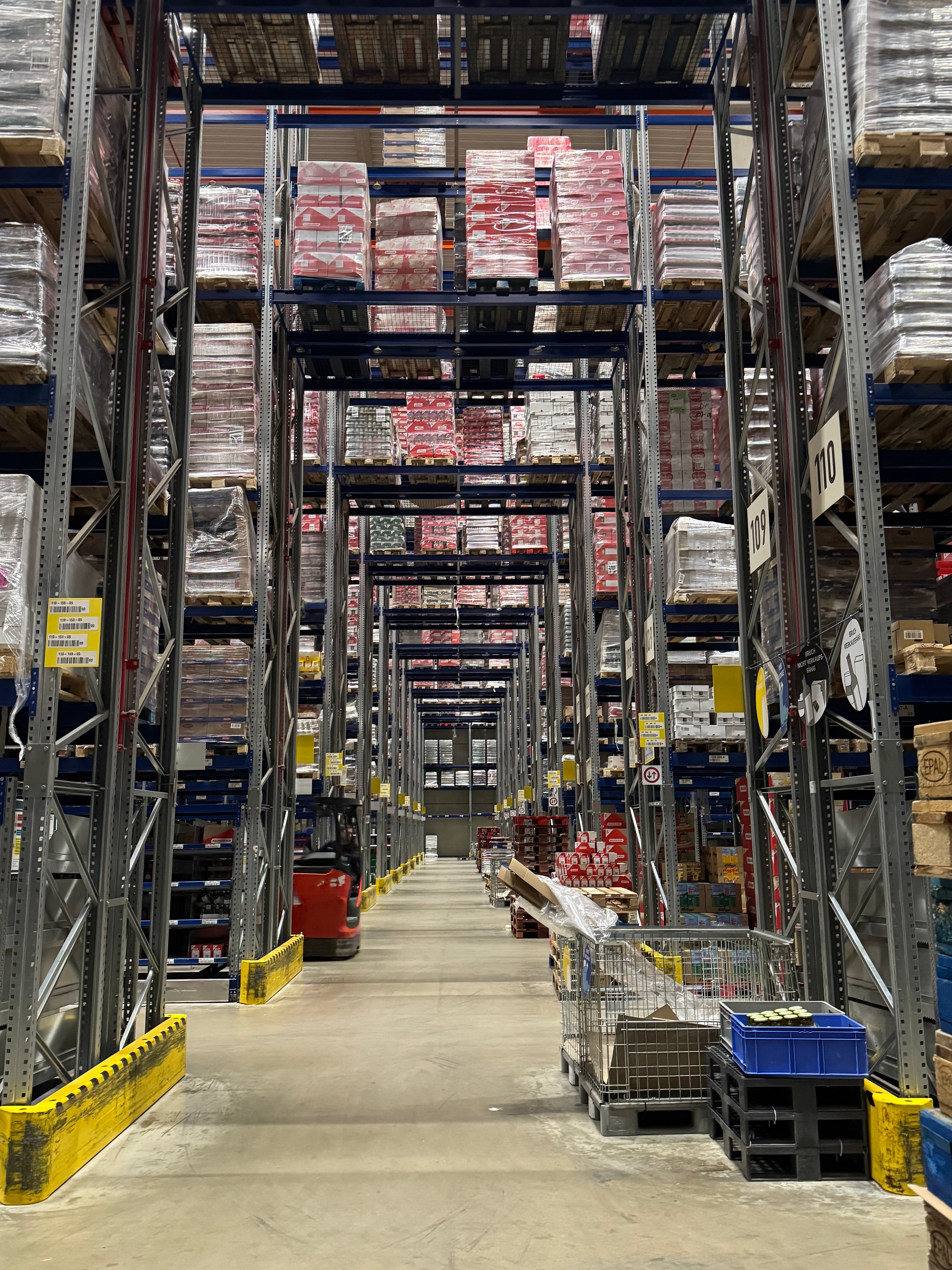 Regalinspektion in der Industrie