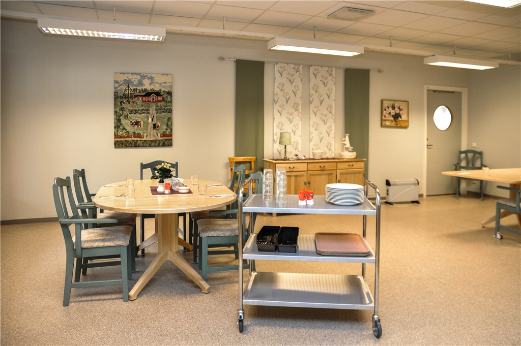 Edelstahlwagen mit 3 Böden