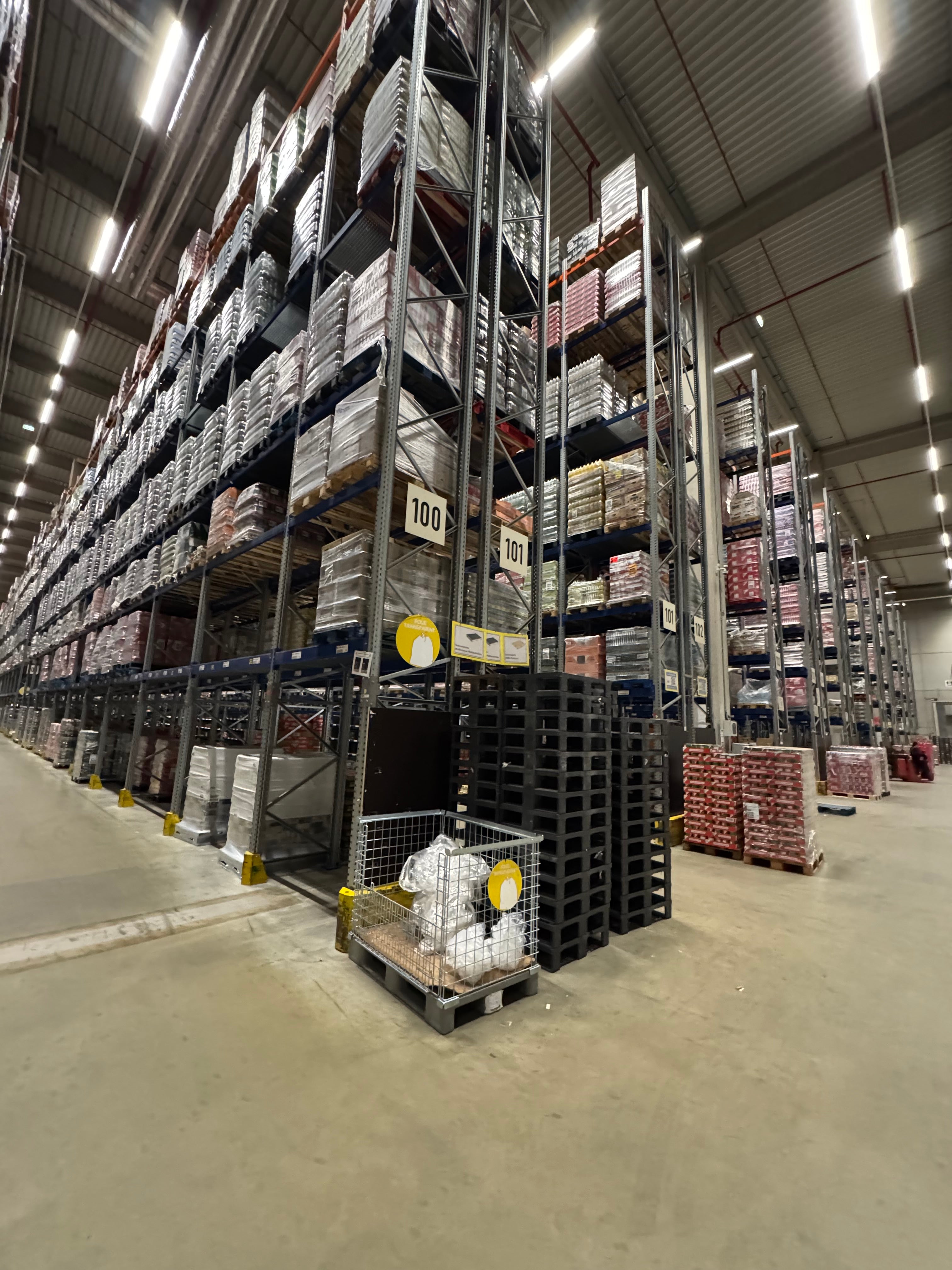 Regalprüfung nach DIN EN 15635 in einem Logistikzentrum